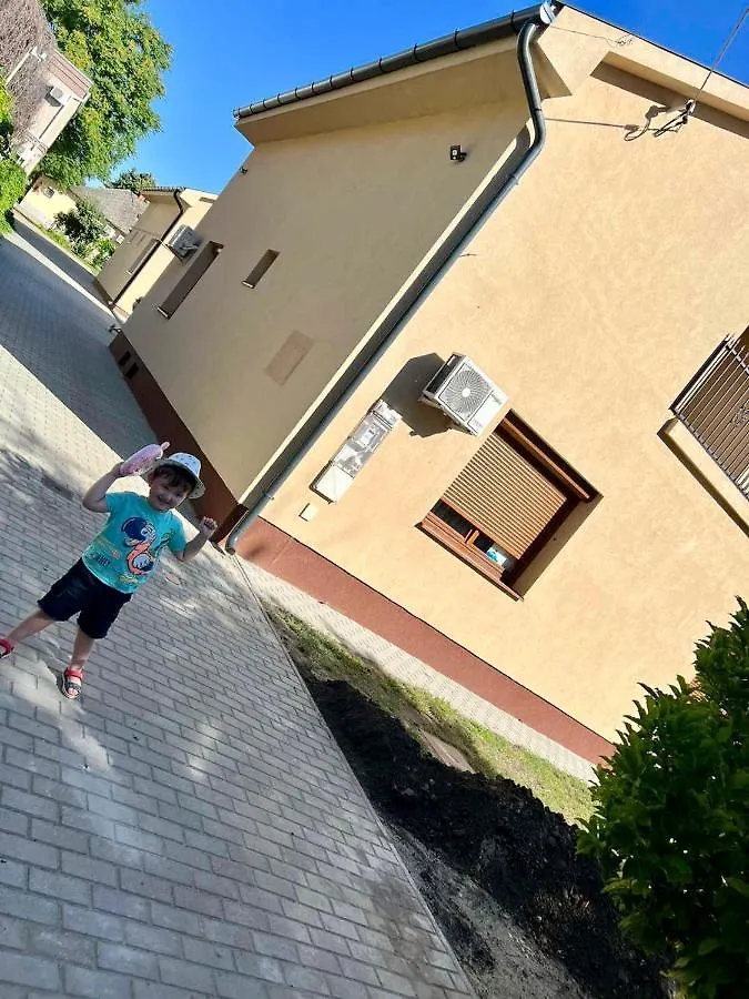 Zsuzsa Apartman Hajduszoboszlo 0*,